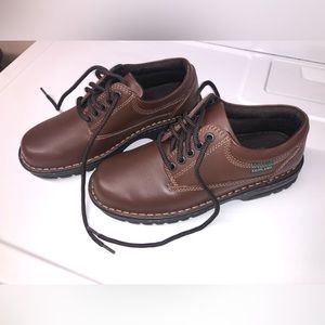 Brown leather eastland shoes size 8 never worn